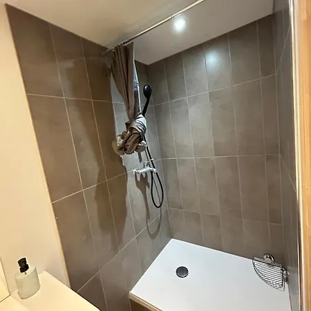 Proche Gare Apartman