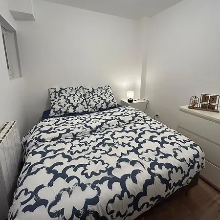 Proche Gare Apartman *